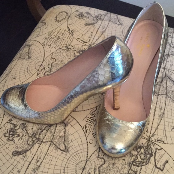 Shoes - Picture 1 of 3